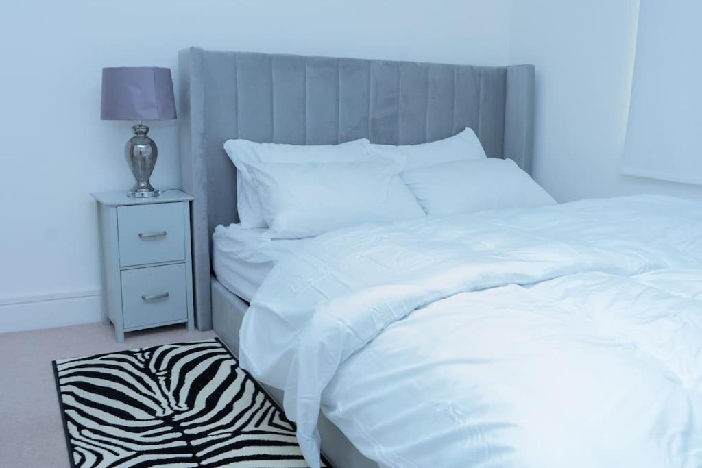 1 Bed Luxury Comfortable Apt Лондон Экстерьер фото