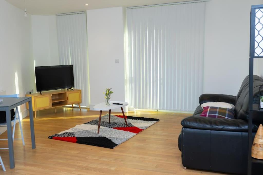 1 Bed Luxury Comfortable Apt Лондон Экстерьер фото