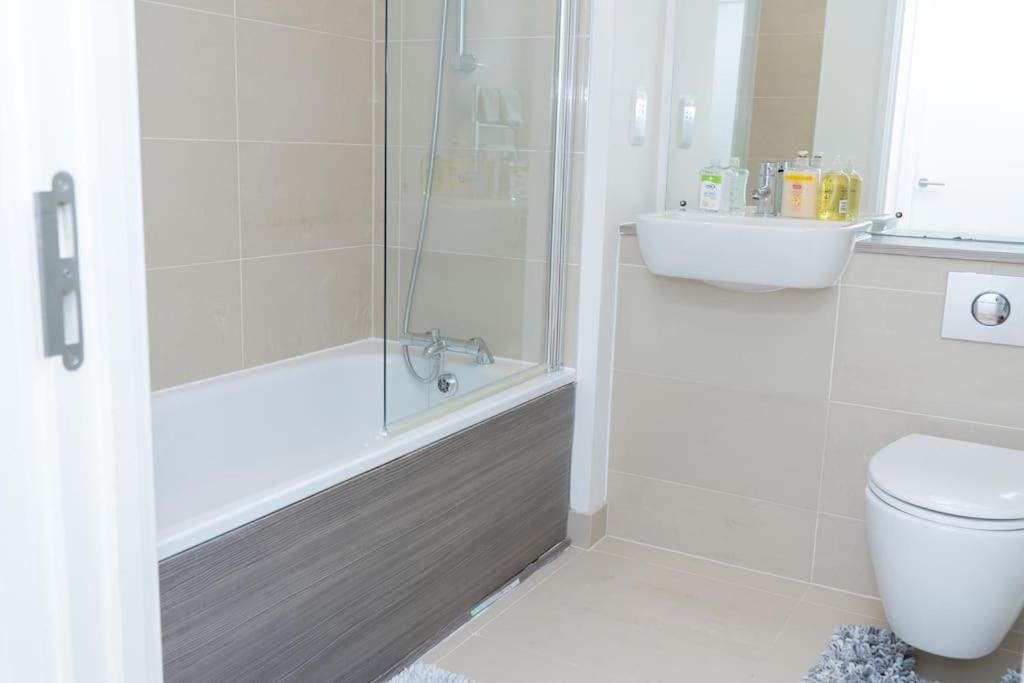 1 Bed Luxury Comfortable Apt Лондон Экстерьер фото